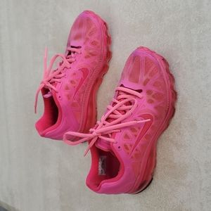 Nike AirMax women's athletic footwear size 6.5